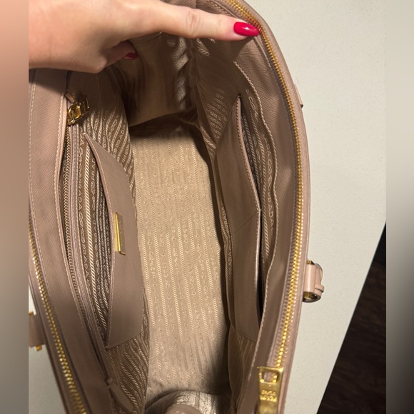 COPY - Prada Saffiano Lux Galleria Double Zip Tote -size Large - Picture 10 of 16